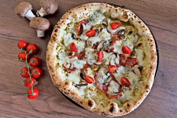 Genovese Piccante Pizza Banditos Pizza Gyöngyös Nápolyi pizza Mátra Pizzéria