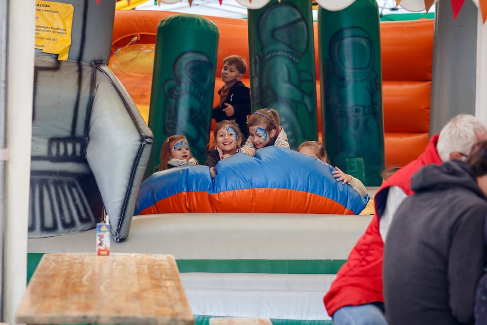 Család Banditos Oktoberfest 2026 fesztivál oktoberfest buli gasztronómia sörök pizzák hamburgerek élőzene gyermekprogram pizza rendelés házhozszállítás nápolyi pizza banditos gyöngyös blog pizza cikk étterem gyöngyös gyöngyös étterem gyöngyös Pizzéria Pizzéria gyöngyös
